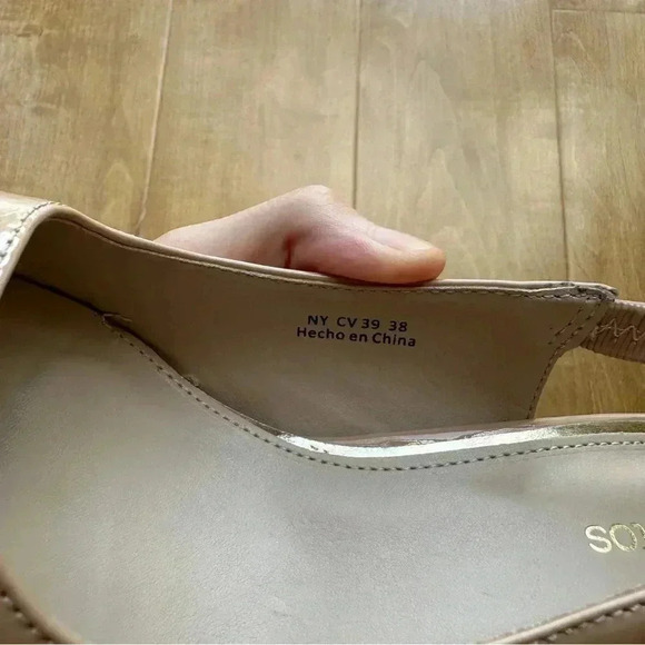 Platanitos Pointed Toe Patent Leather Heels with Bow, Nude, Size 38 (US 7) - Picture 5 of 10